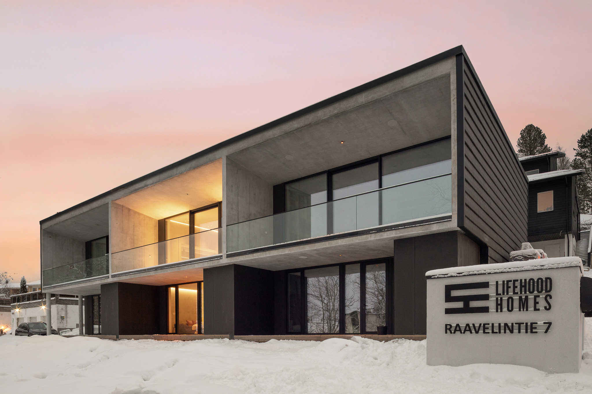 Kaukalahti | Smart Home | Cinema | Sauna | Sonos Audio | Garage | EV charger